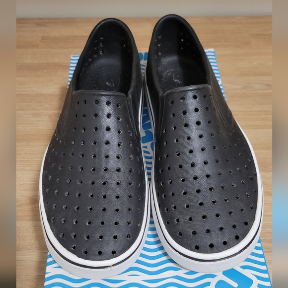 Native Shoes - Picture 5 of 7